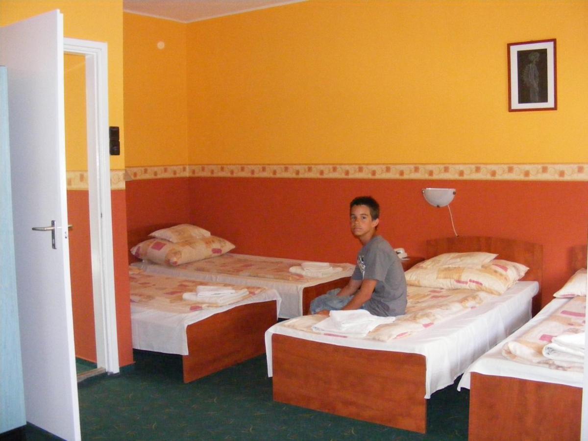 Hotel Pelikan Говдмезиввашаргей Екстер'єр фото